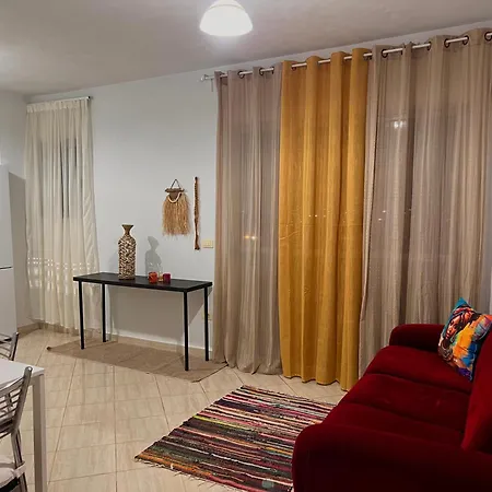 Appartement Flora 2 *