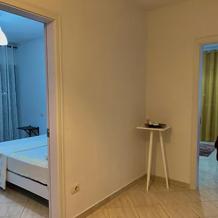 Flora 2 * Durrës